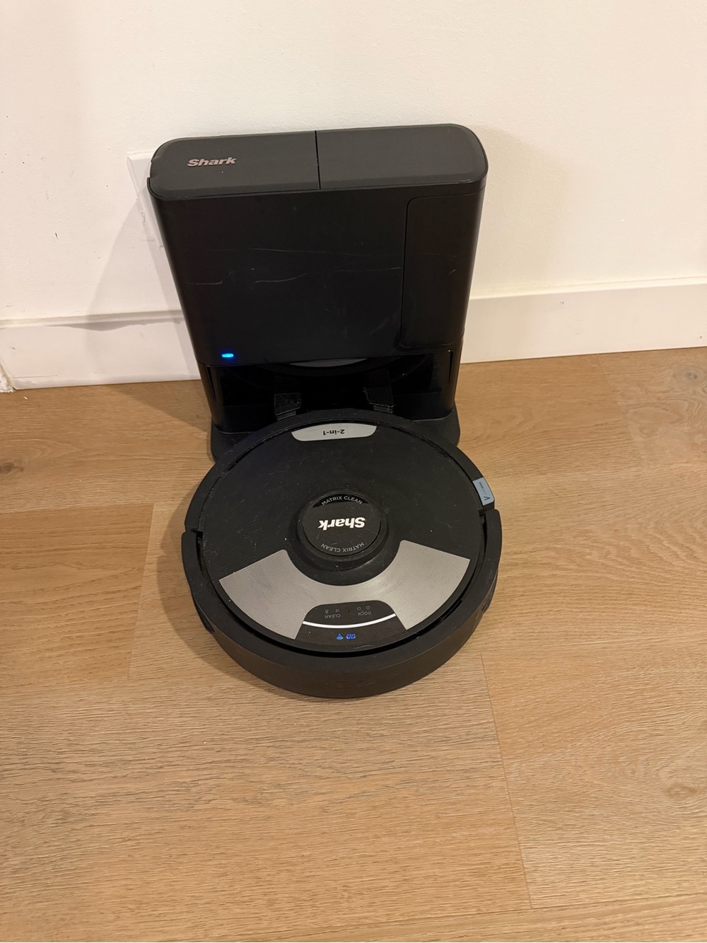 Shark Robot Vacuum with Auto-Empty Base - Black